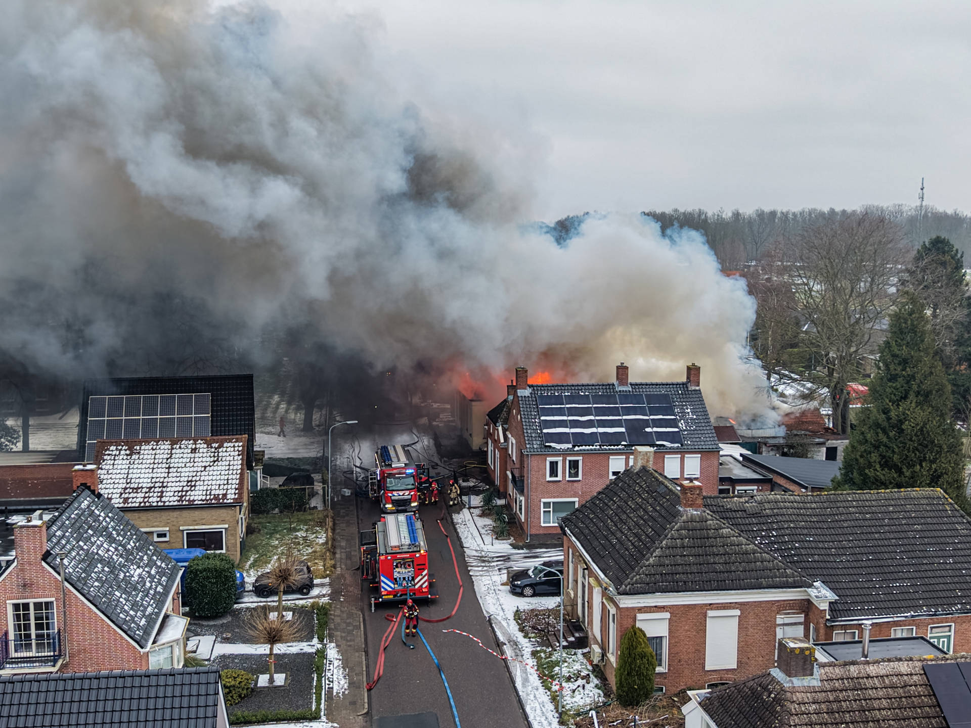 Twee woning volledig in de brand, NL Alert uitgegaan