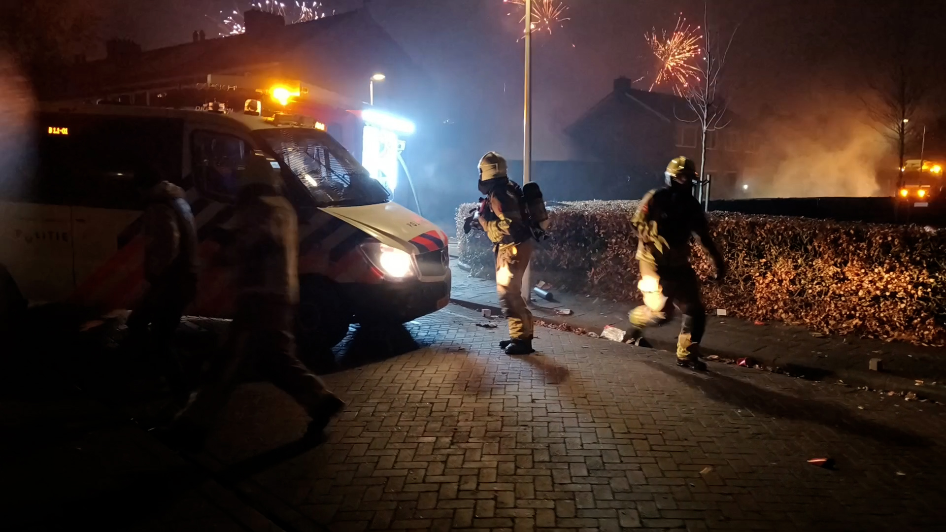 VIDEO | Brandweermannen moeten rennen voor zwaar vuurwerk