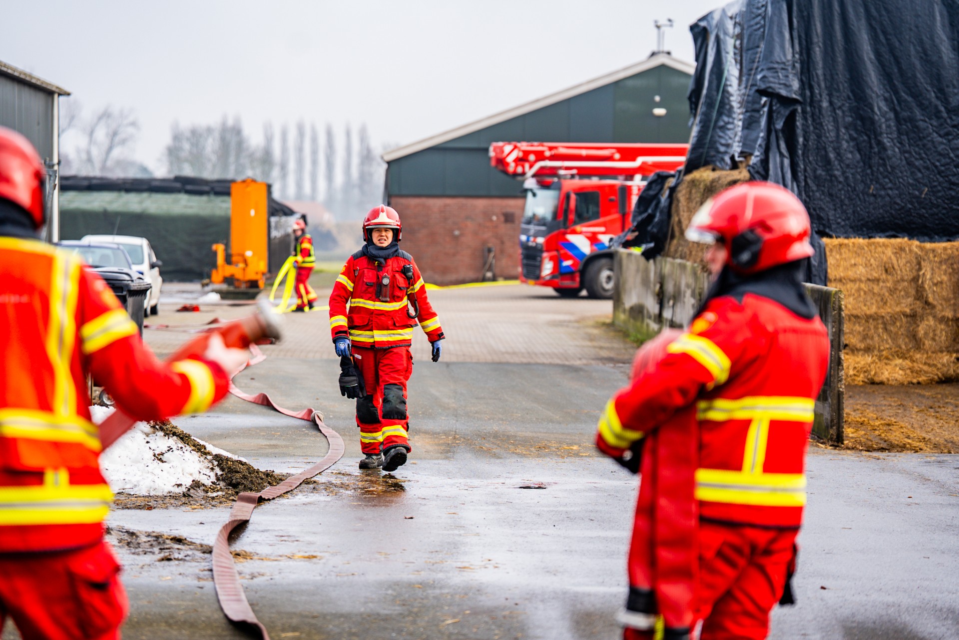 Brand in mestkelder bij boerderij