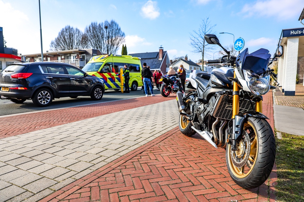 Motorrijder gaat onderuit en raakt gewond