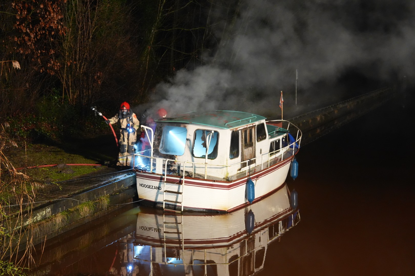 Jacht zwaar beschadigd door brand