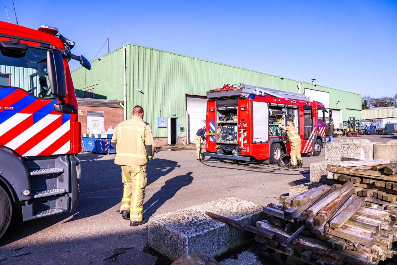 Brand in pand van poedercoatingbedrijf