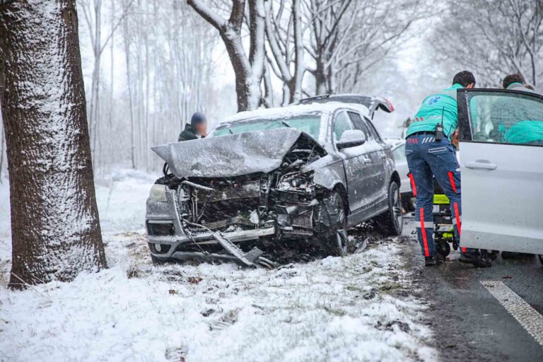 Twee gewonden bij ongeluk tussen vier auto’s