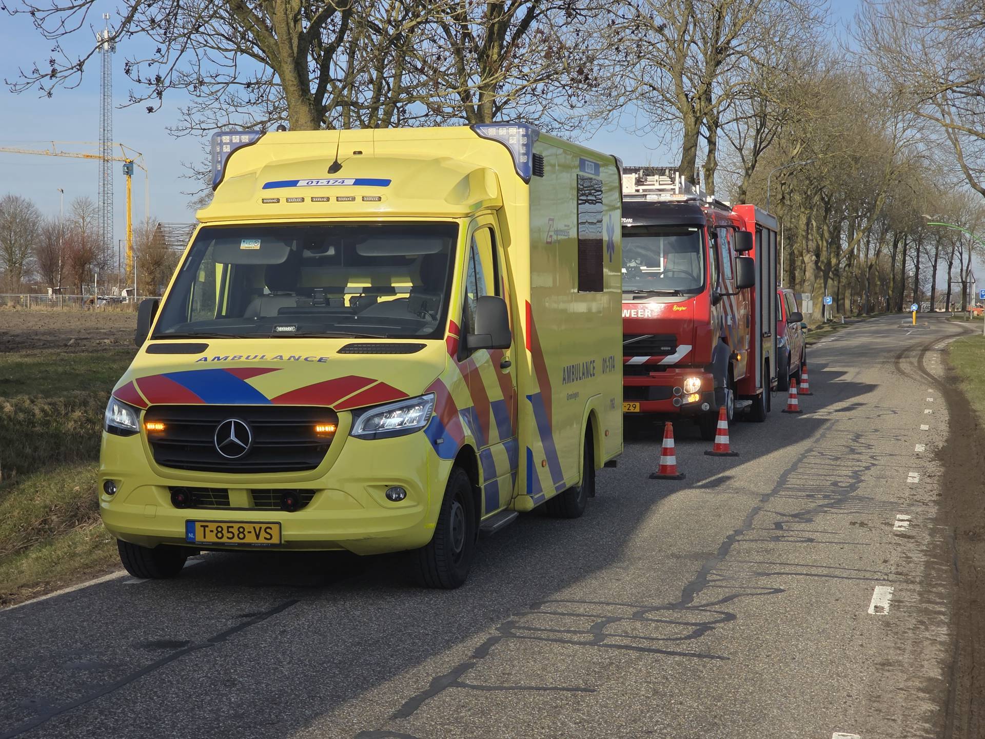 Persoon bekneld onder boom na tuinwerkzaamheden