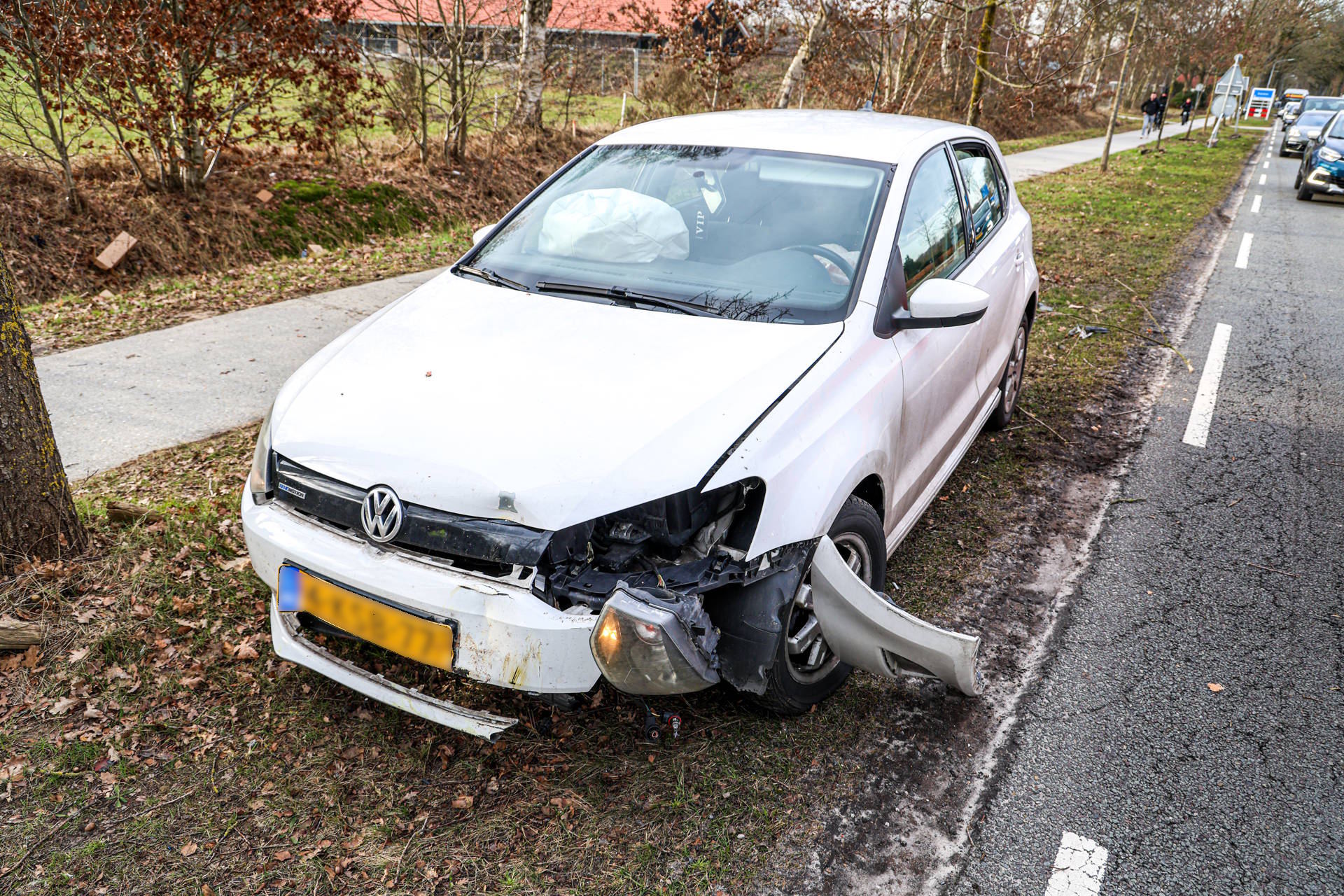 Drie inzittenden vluchten na crash tegen boom