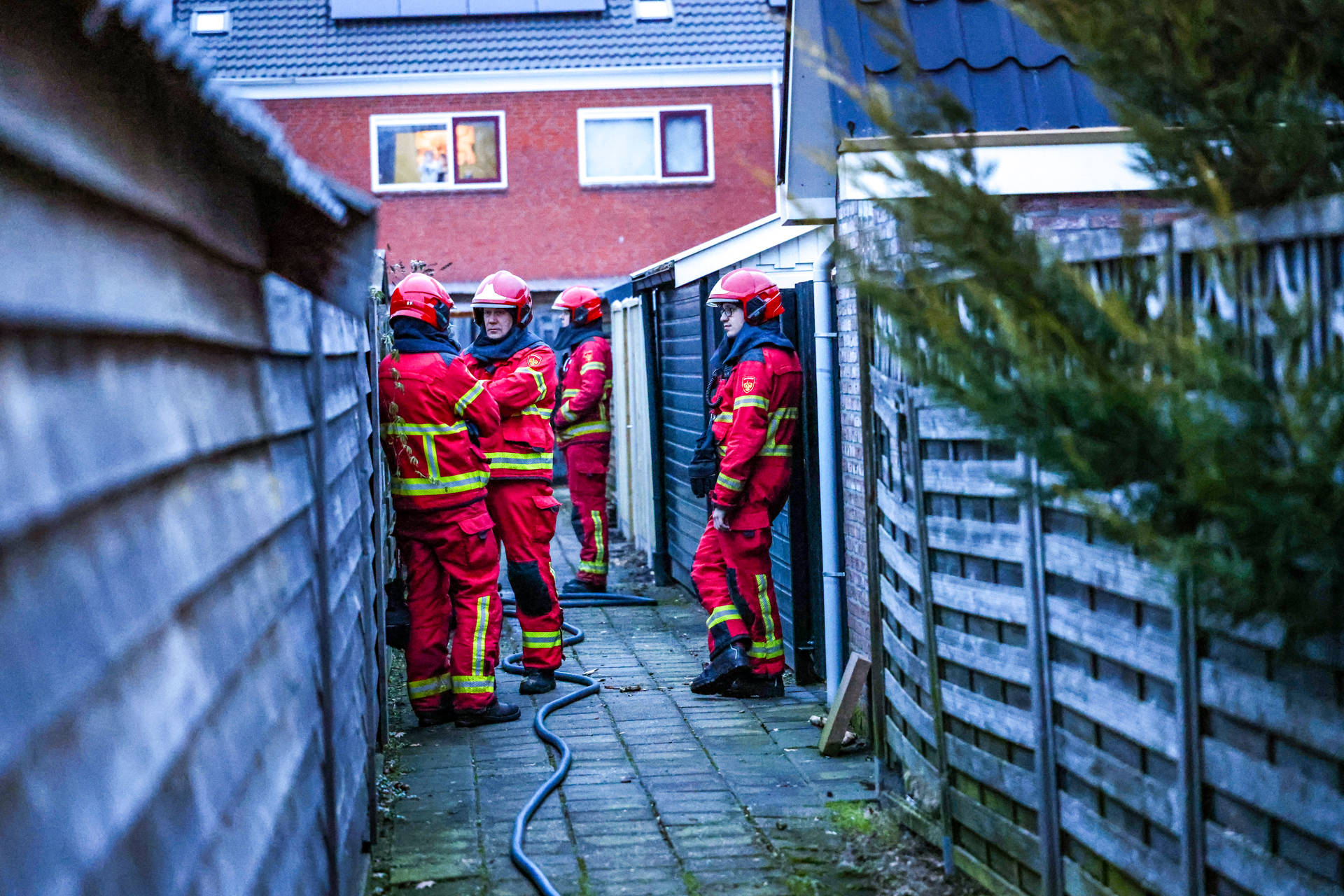 Gasfles vat vlam in tuin