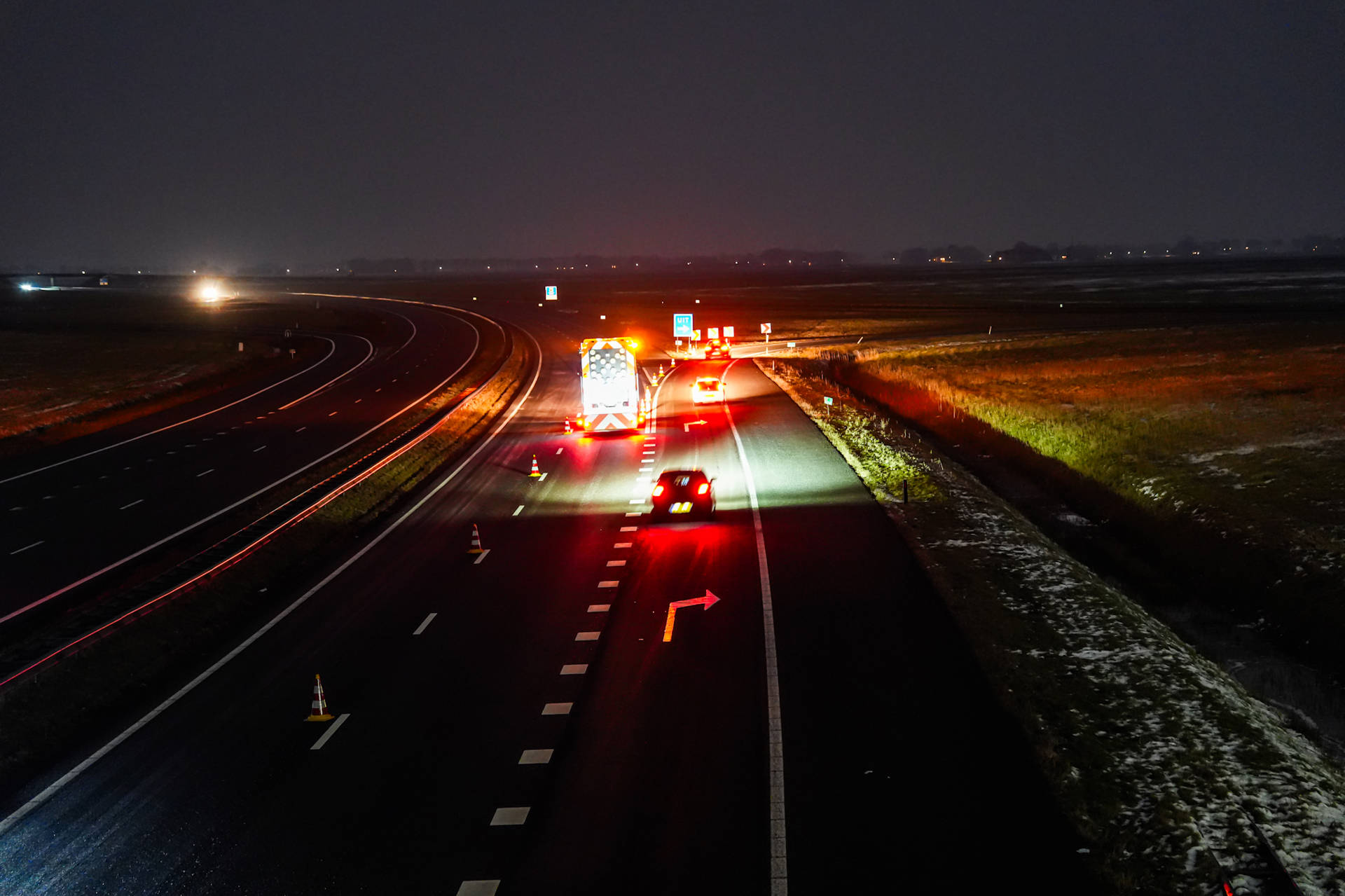 Snelweg volledig afgesloten door ijsbaan