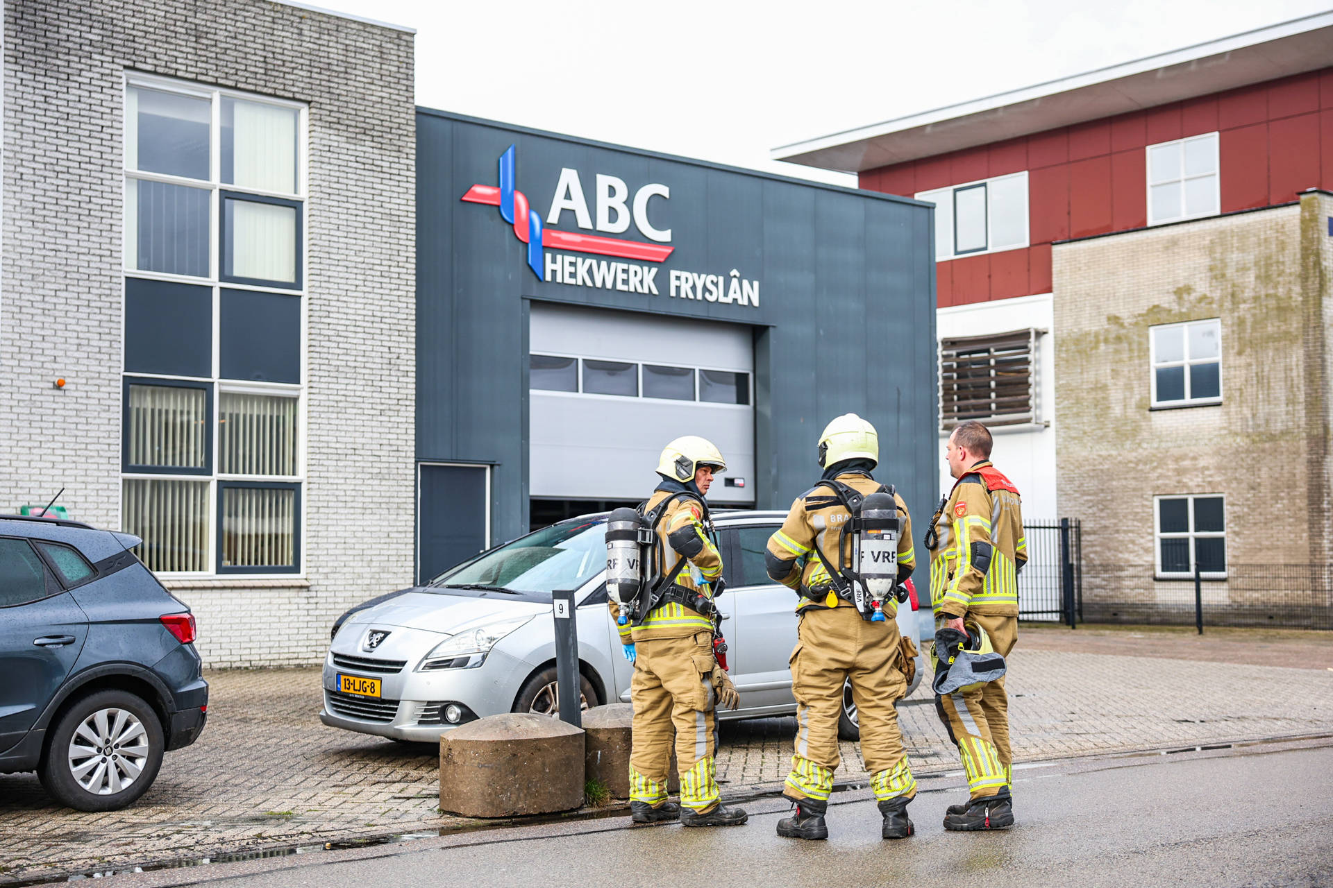 Brandweer verricht metingen na waarnemen vreemde lucht