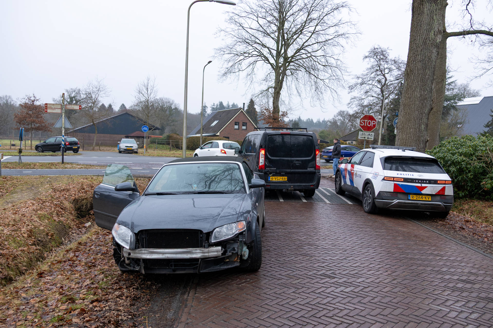 Schade bij aanrijding tussen auto en scooter