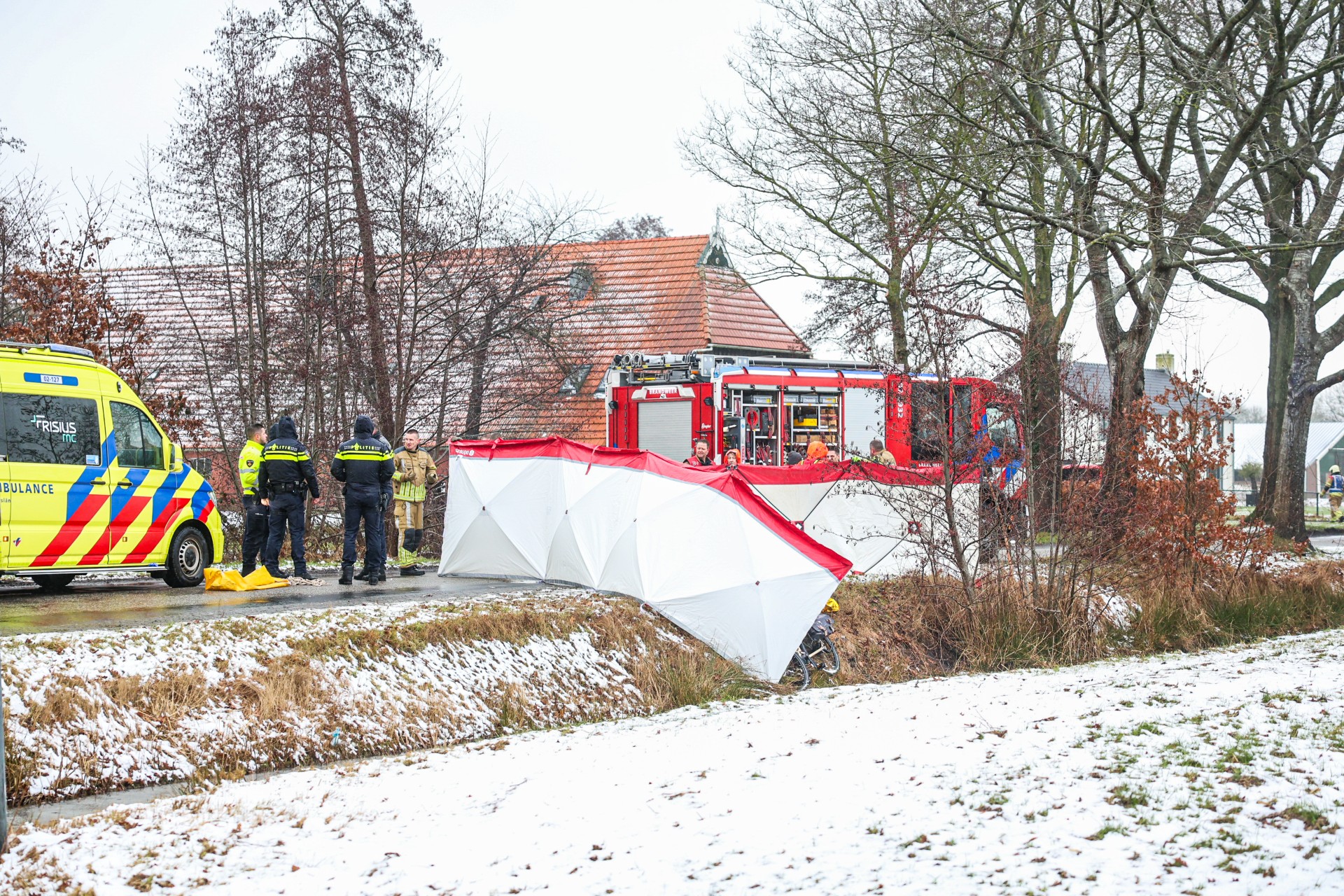 Overleden persoon aangetroffen in sloot