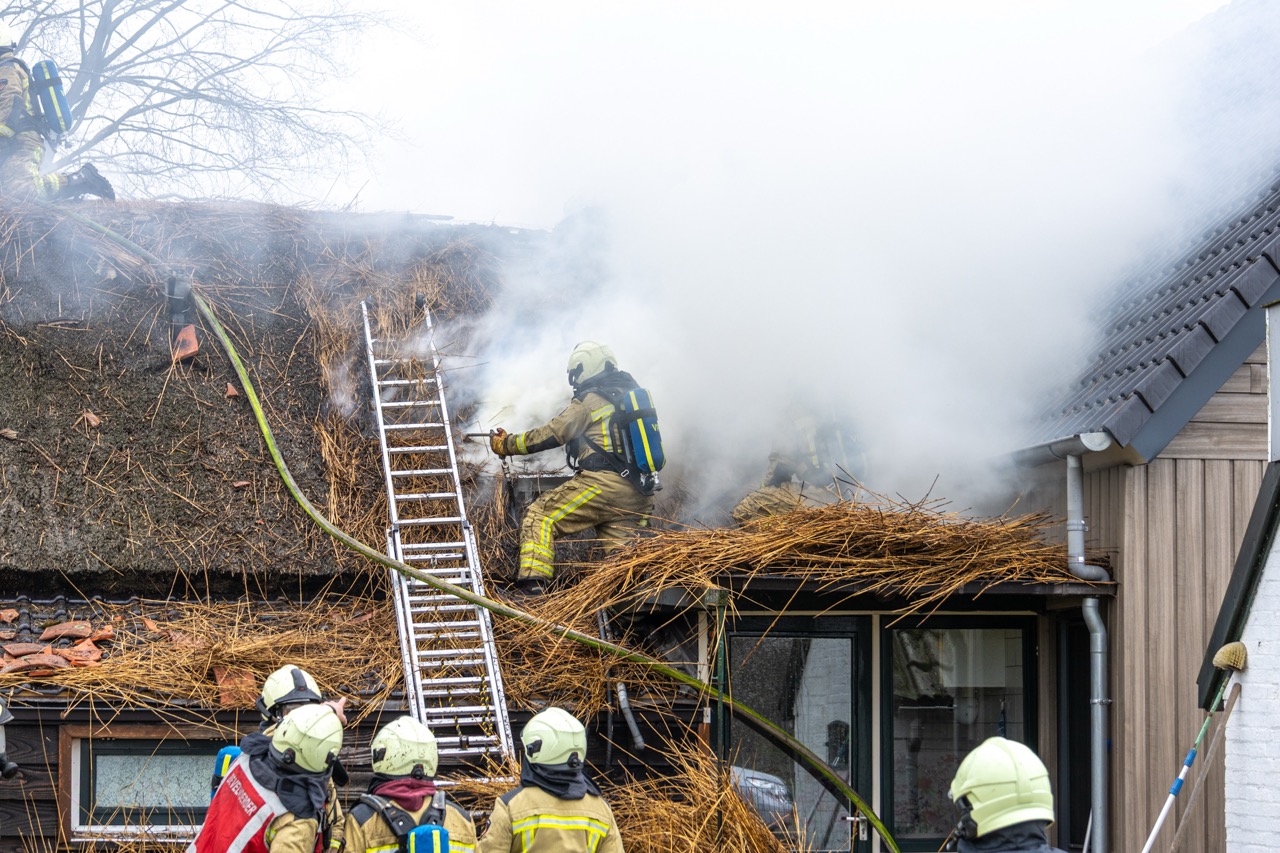 Brand in woning met rieten kap