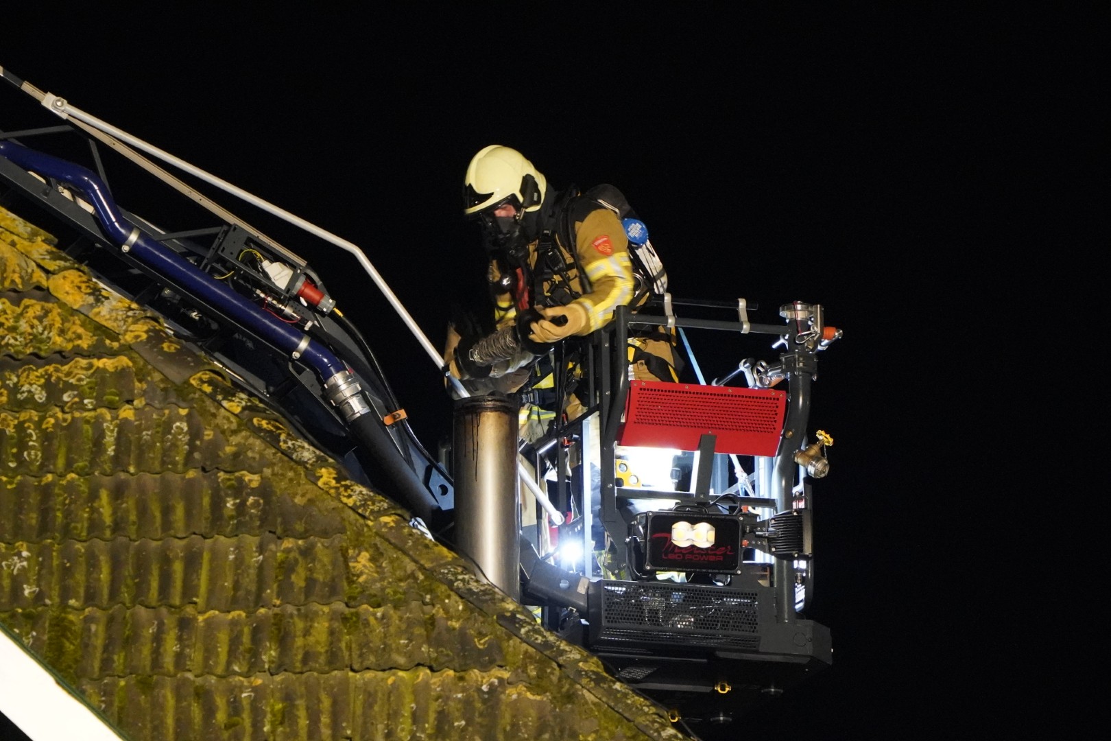 Brandweer ingezet voor schoorsteenbrand bij woning