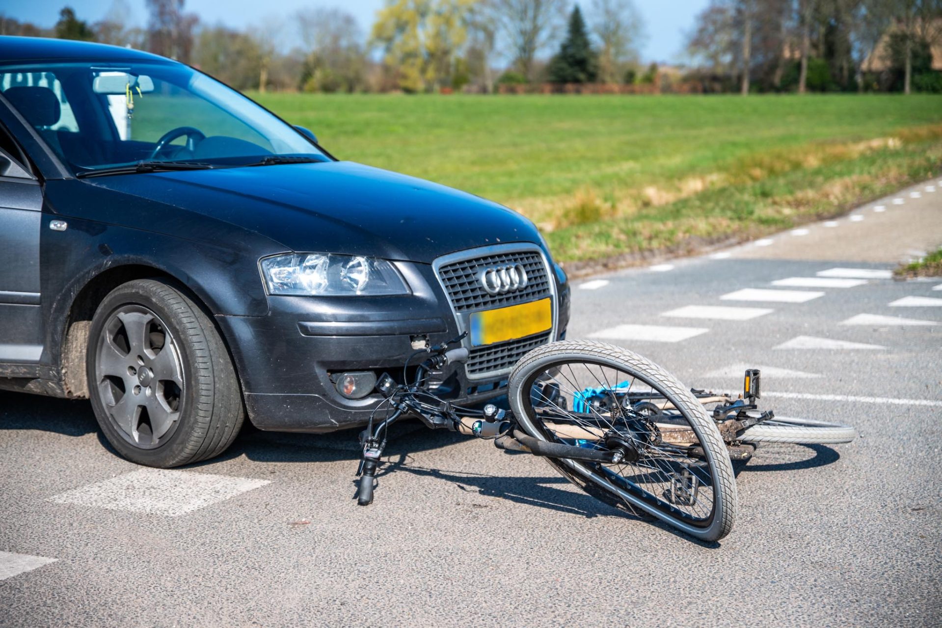 Fietser gewond na botsing met auto