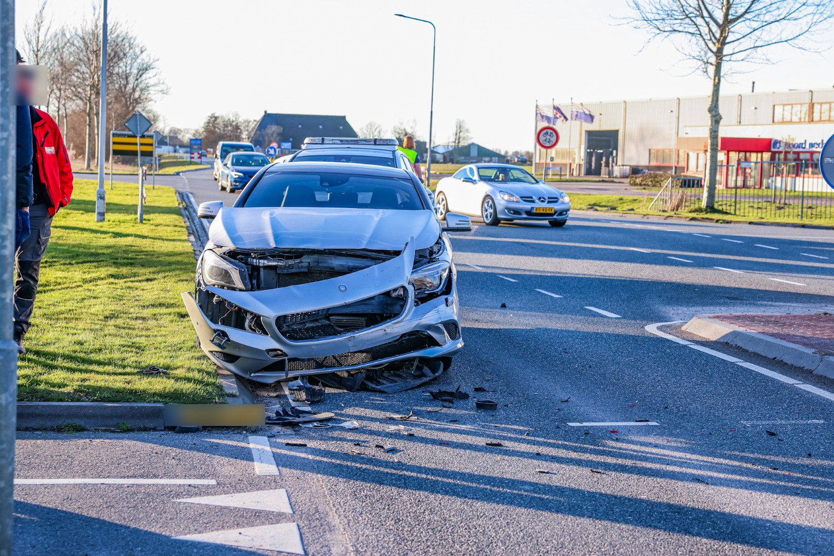 Flinke schade bij kop-staartbotsing tussen twee voertuigen