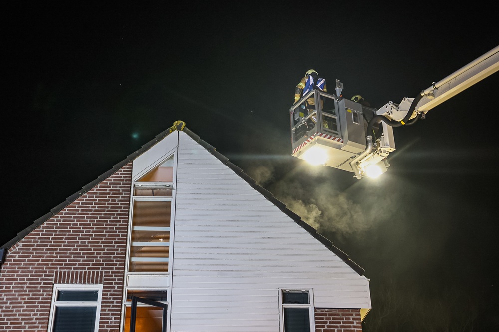 Schoorsteenbrand zorgt voor flinke rookontwikkeling