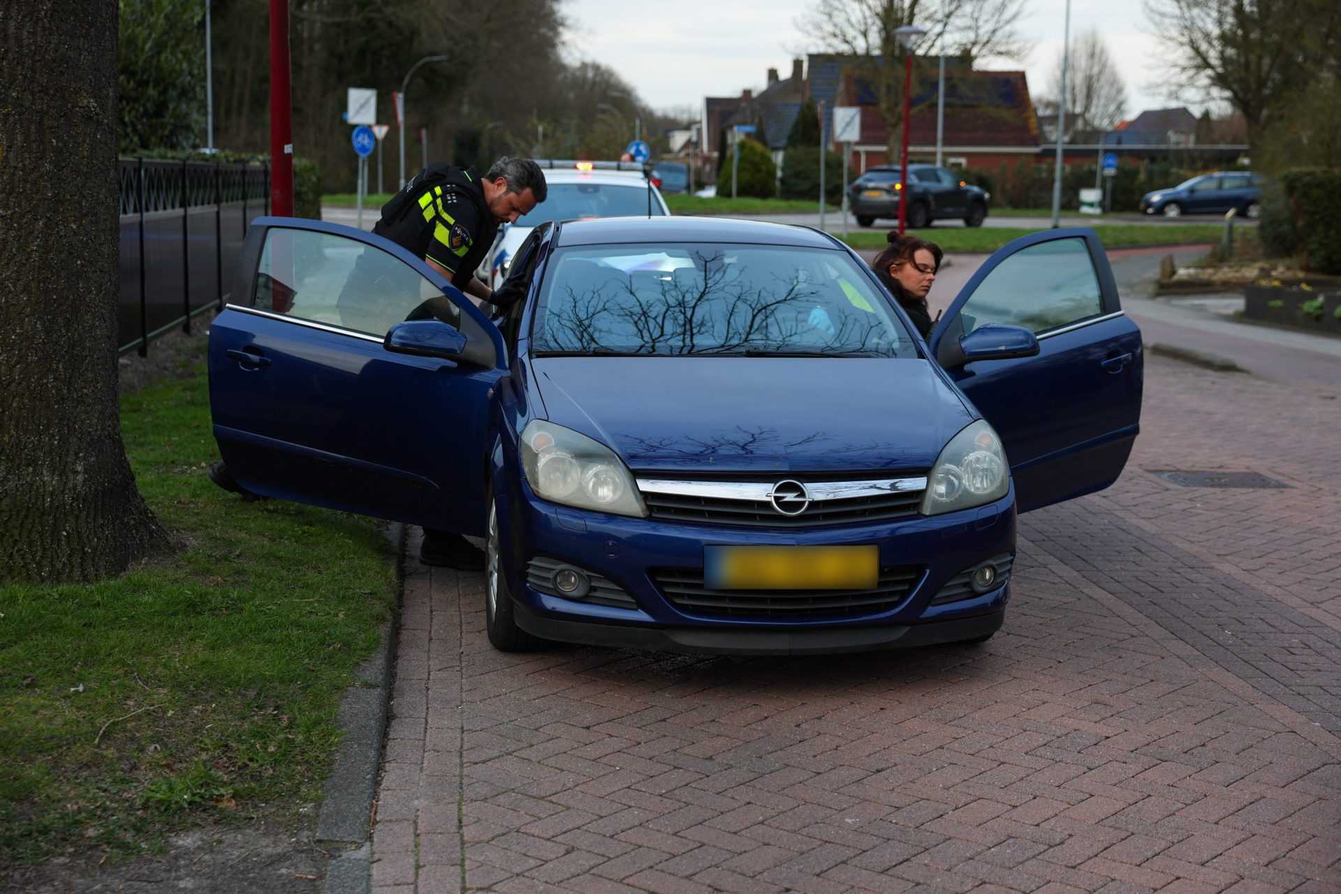 Man en vrouw aangehouden na politieactie met getrokken vuurwapens