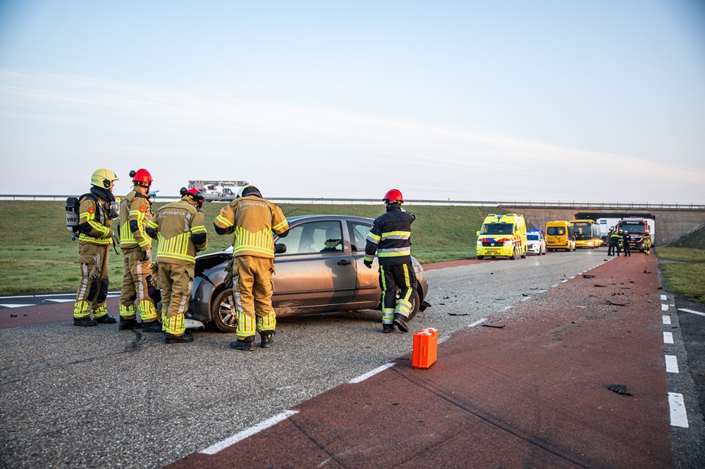 Botsing tussen lijnbus en personenauto