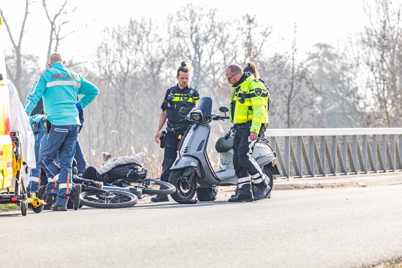 Fietser gewond na botsing met scooter