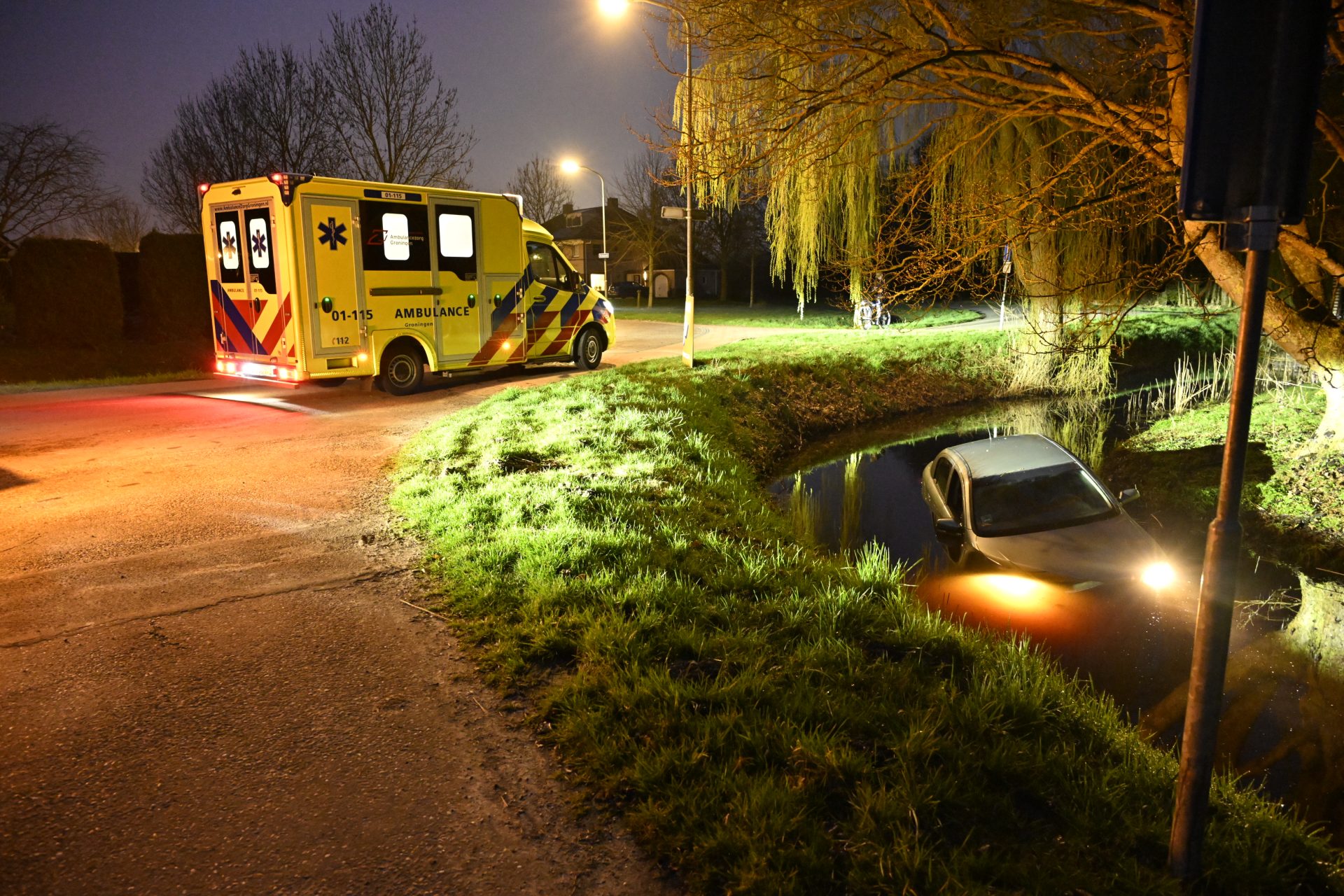 Automobilist belandt in sloot en wordt aangehouden voor rijden onder invloed