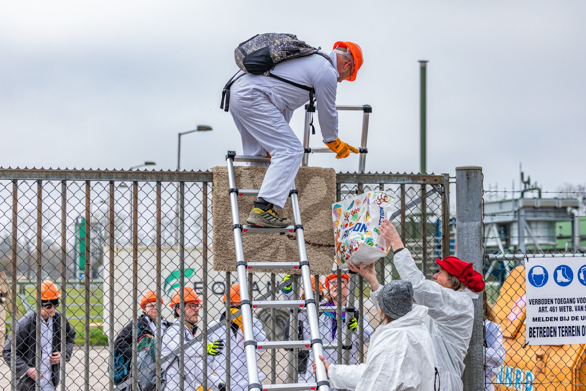 Activisten bezetten gasboringslocaties