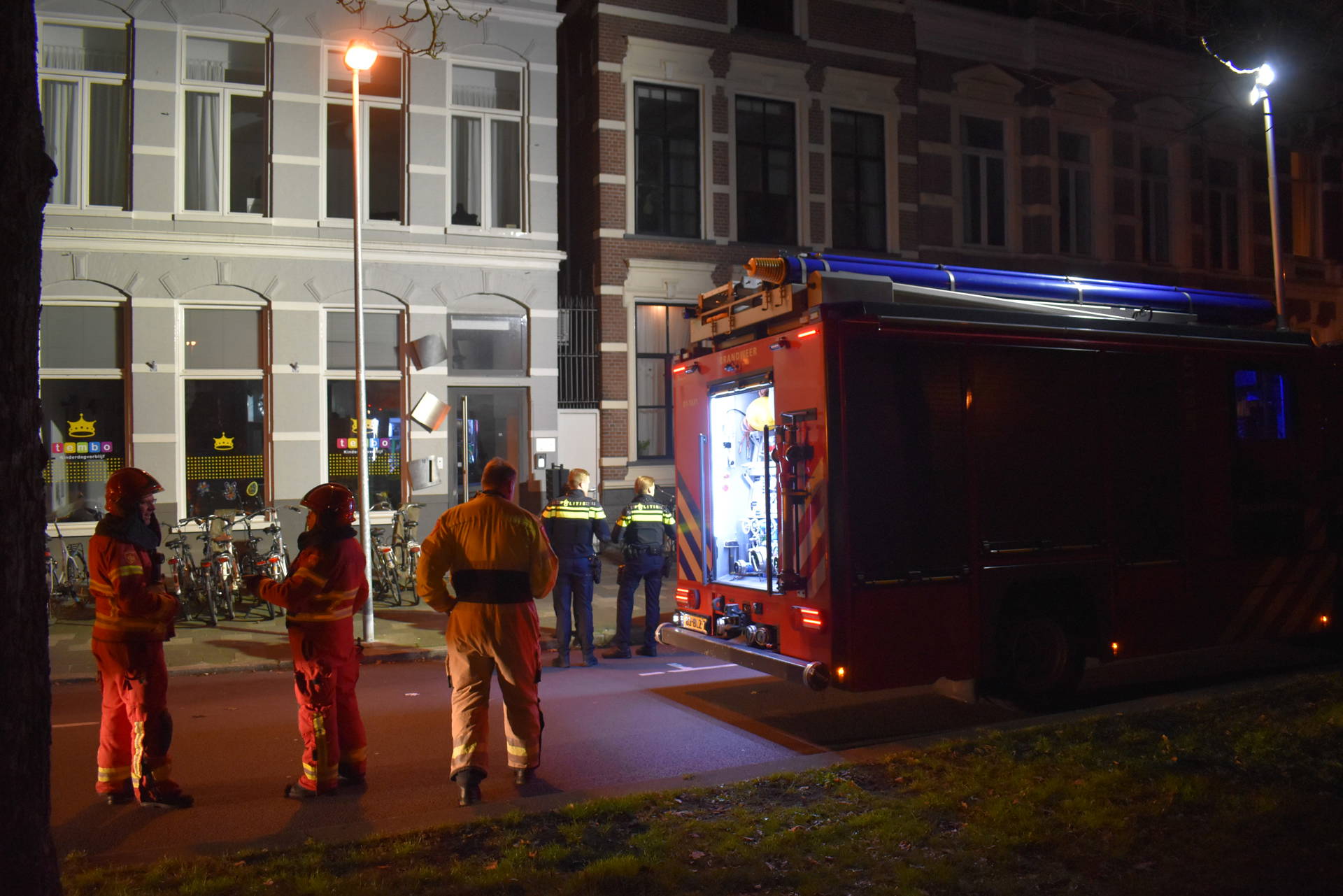 Hulpdiensten rukken uit voor mogelijke woningbrand