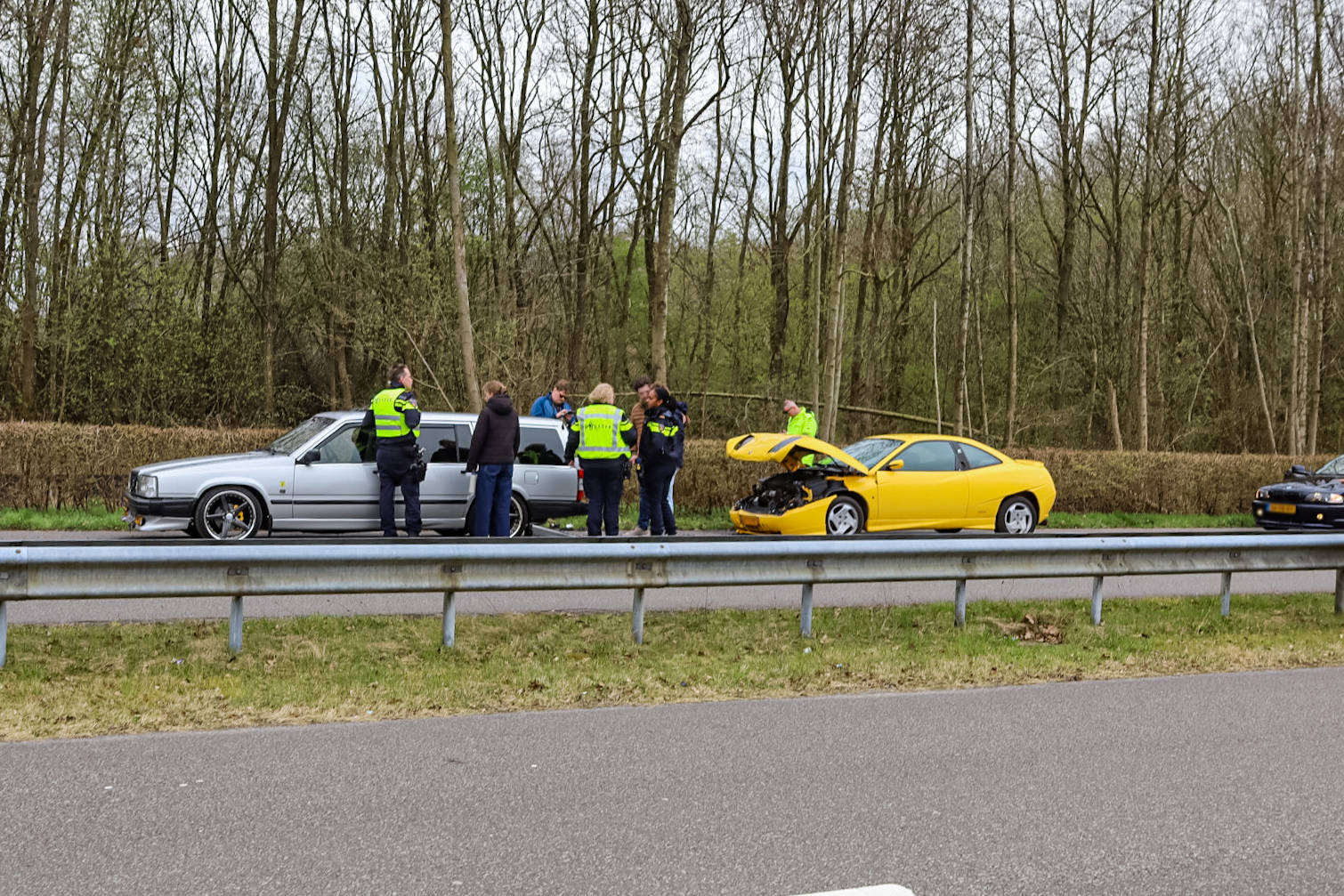 Kop-staartbotsing na auto-evenement