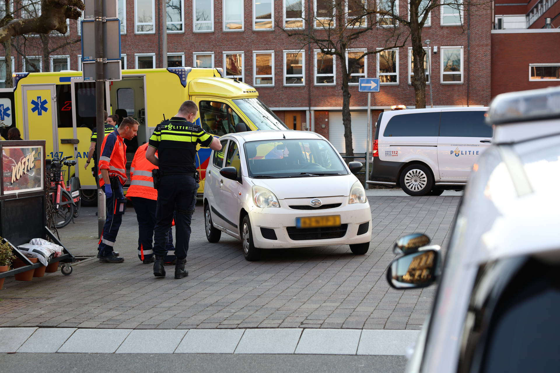 Voetganger gewond bij verkeersongeval, traumahelikopter opgeroepen