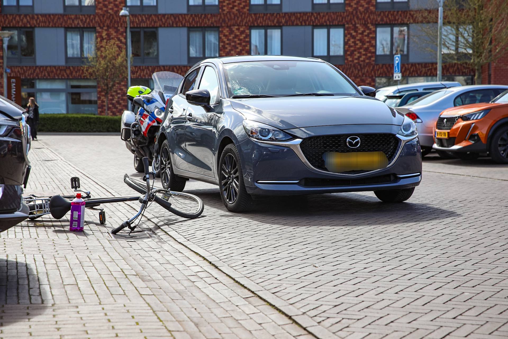 Fietser gewond na aanrijding met auto