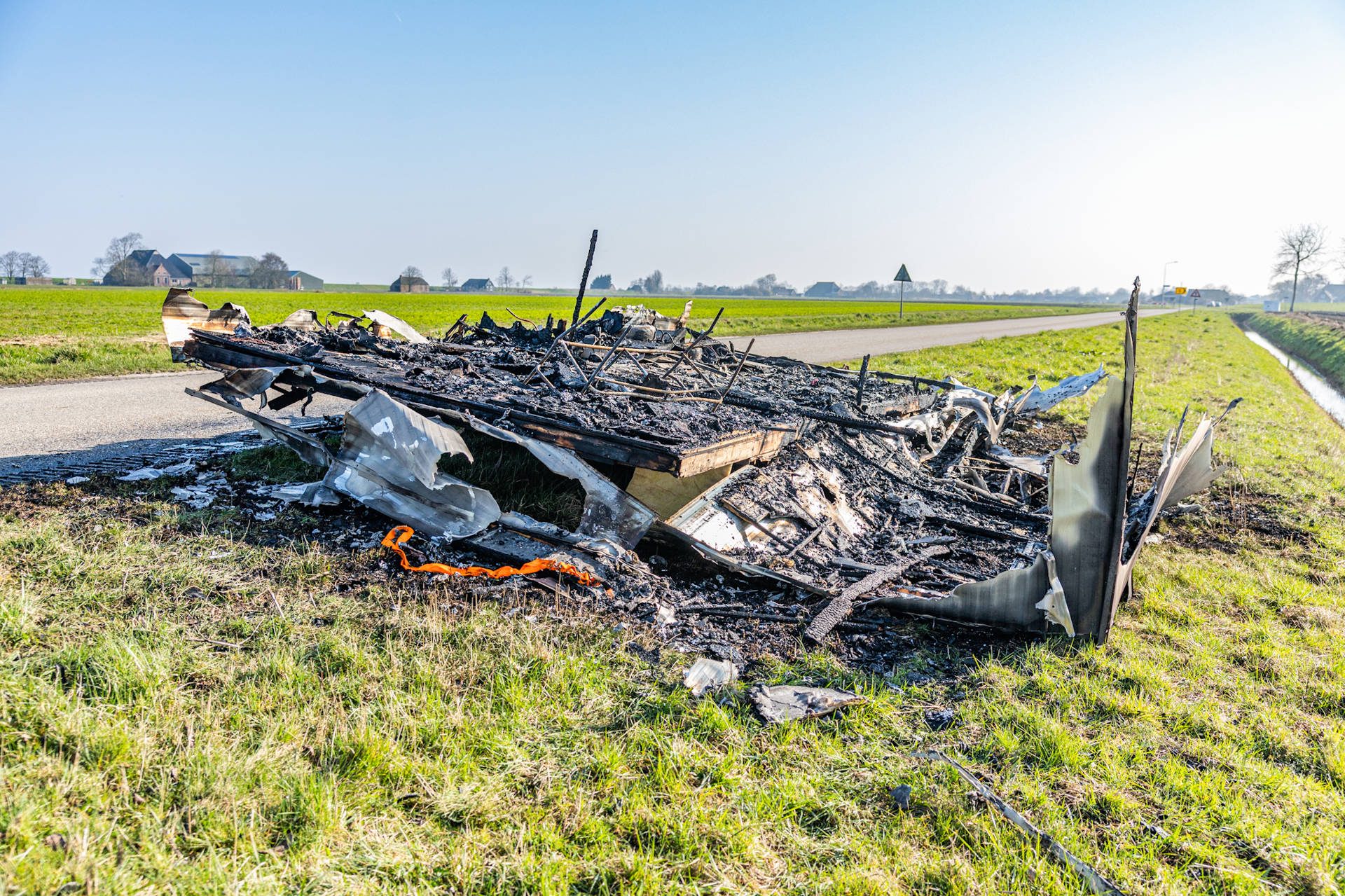 Caravan verwoest door brand