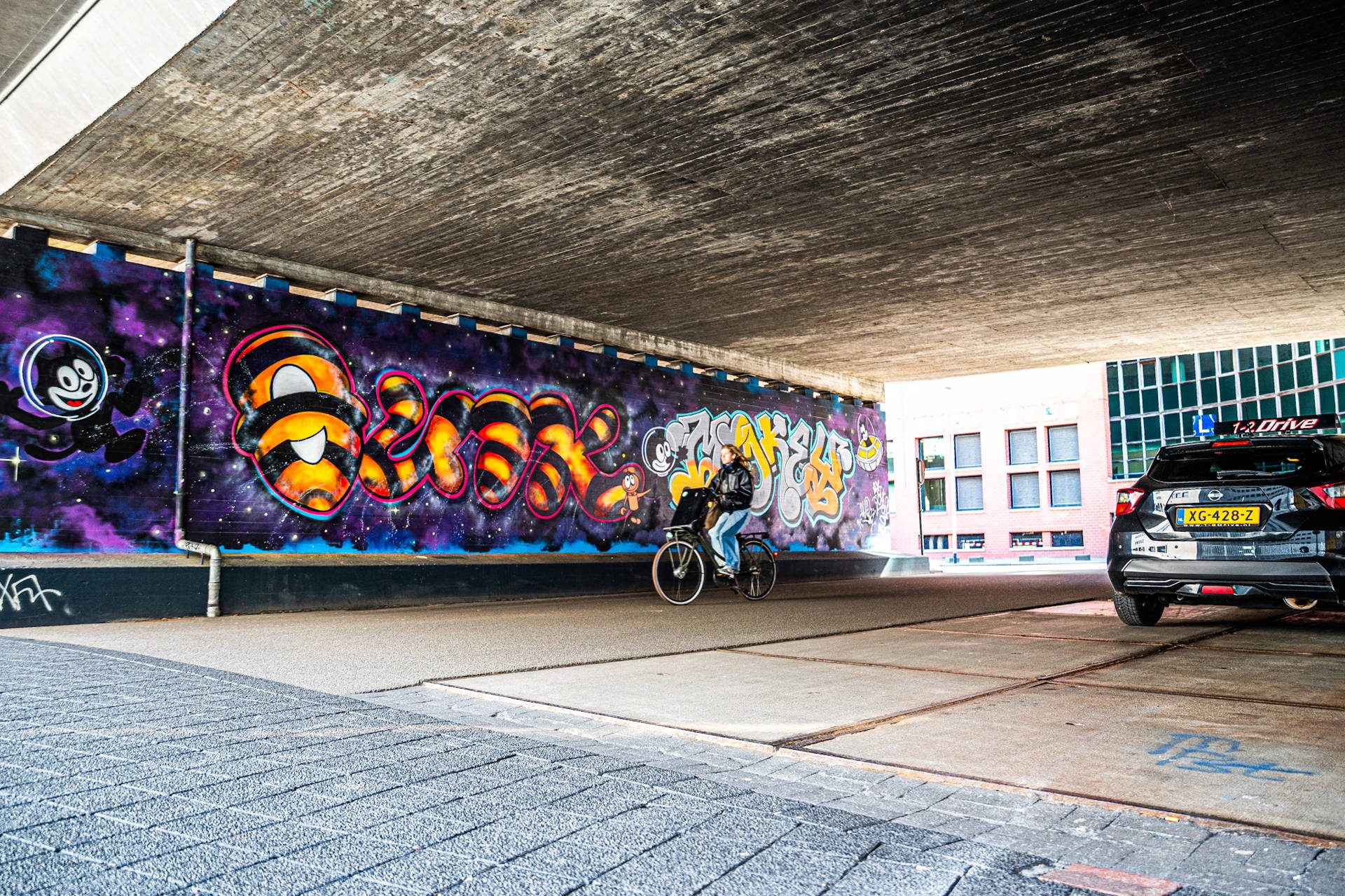 Poging tot beroving onder viaduct; politie zoekt getuigen