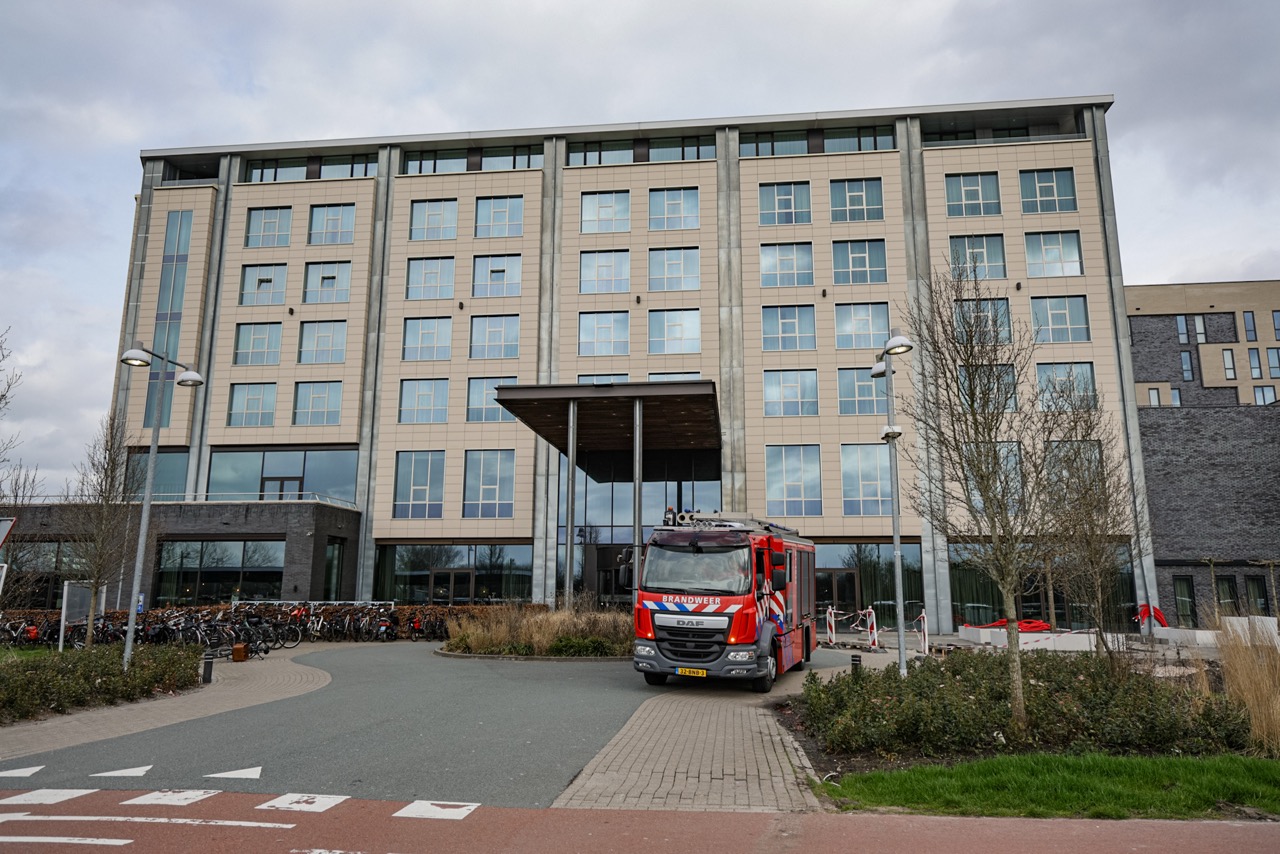 Brandweer bevrijdt persoon uit vastgelopen lift