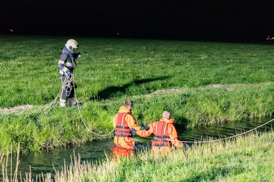 Hulpdiensten zoeken naar persoon te water