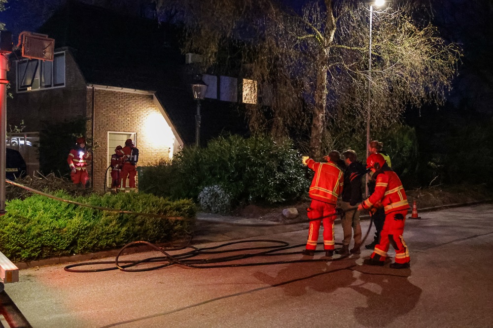 Bewoners uit huis door smeulend voorwerp