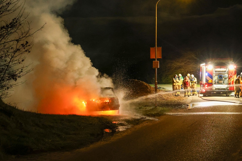Auto volledig uitgebrand