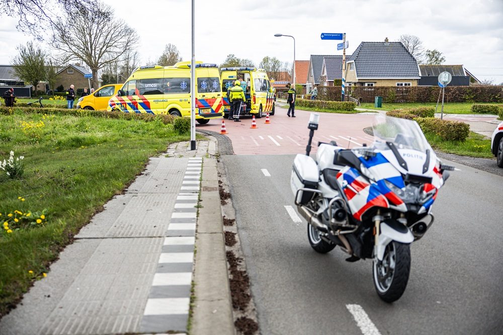 Fietser gewond na botsing met bestelbus