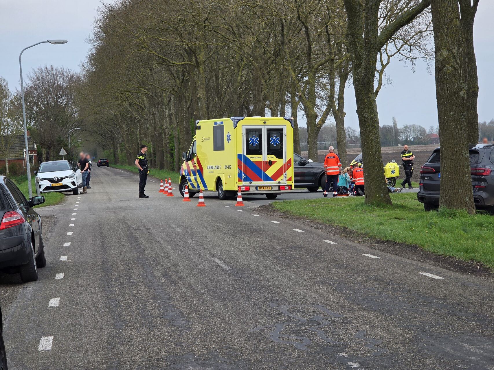 Fietser gewond na botsing met auto, weg tijdelijk afgesloten