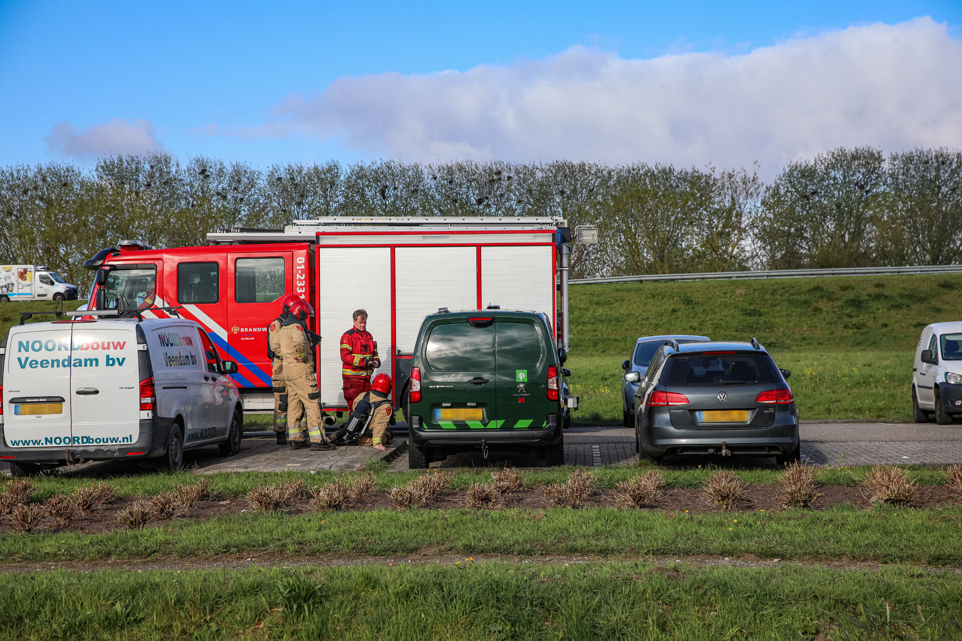 Brandweer onderzoekt melding autobrand