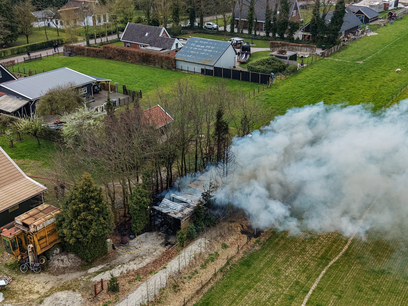 Brand in schuur snel onder controle