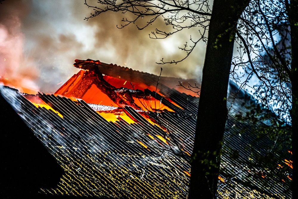 Uitslaande brand verwoest vrijstaande schuur
