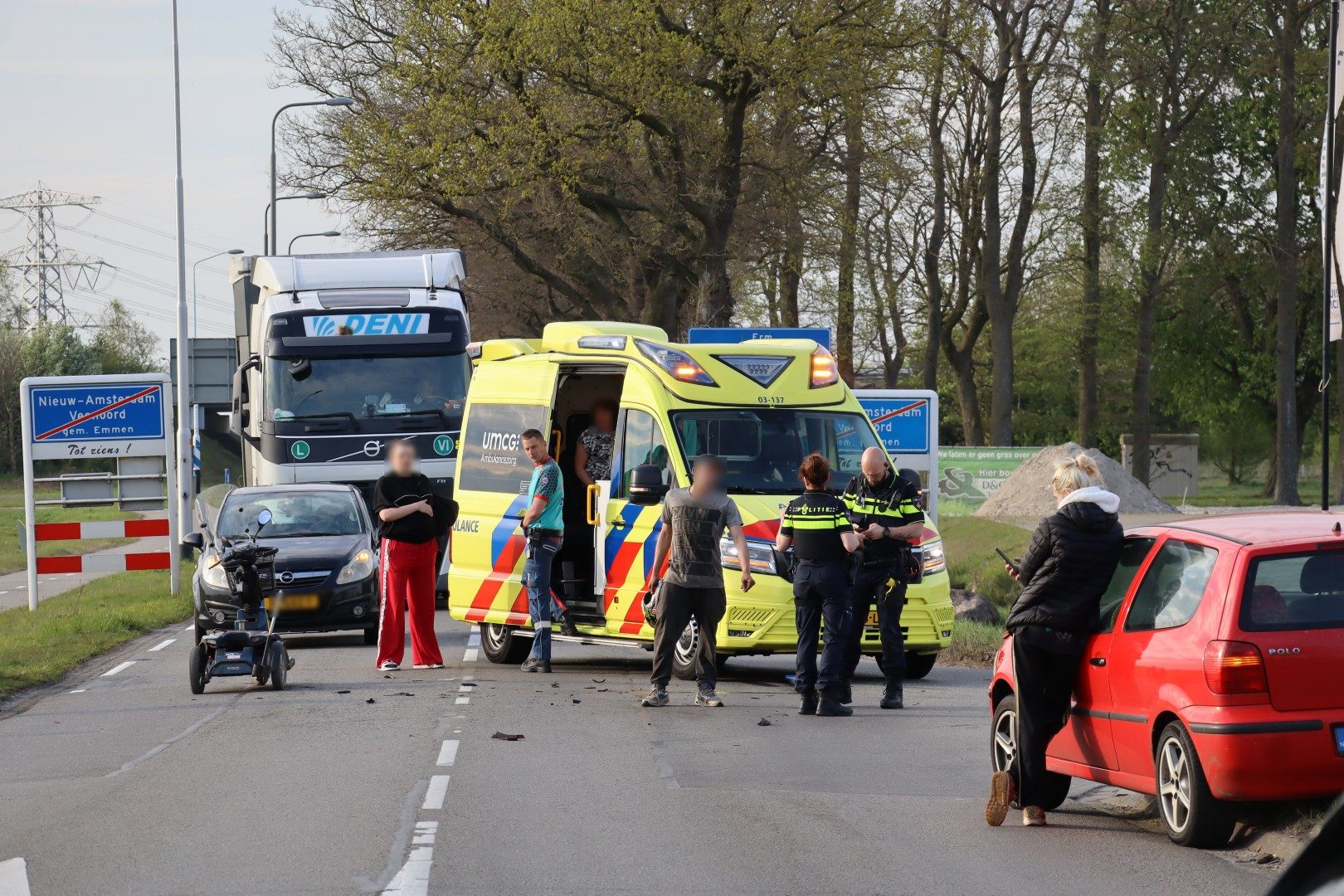 Bestuurder scootmobiel gewond na botsing met auto