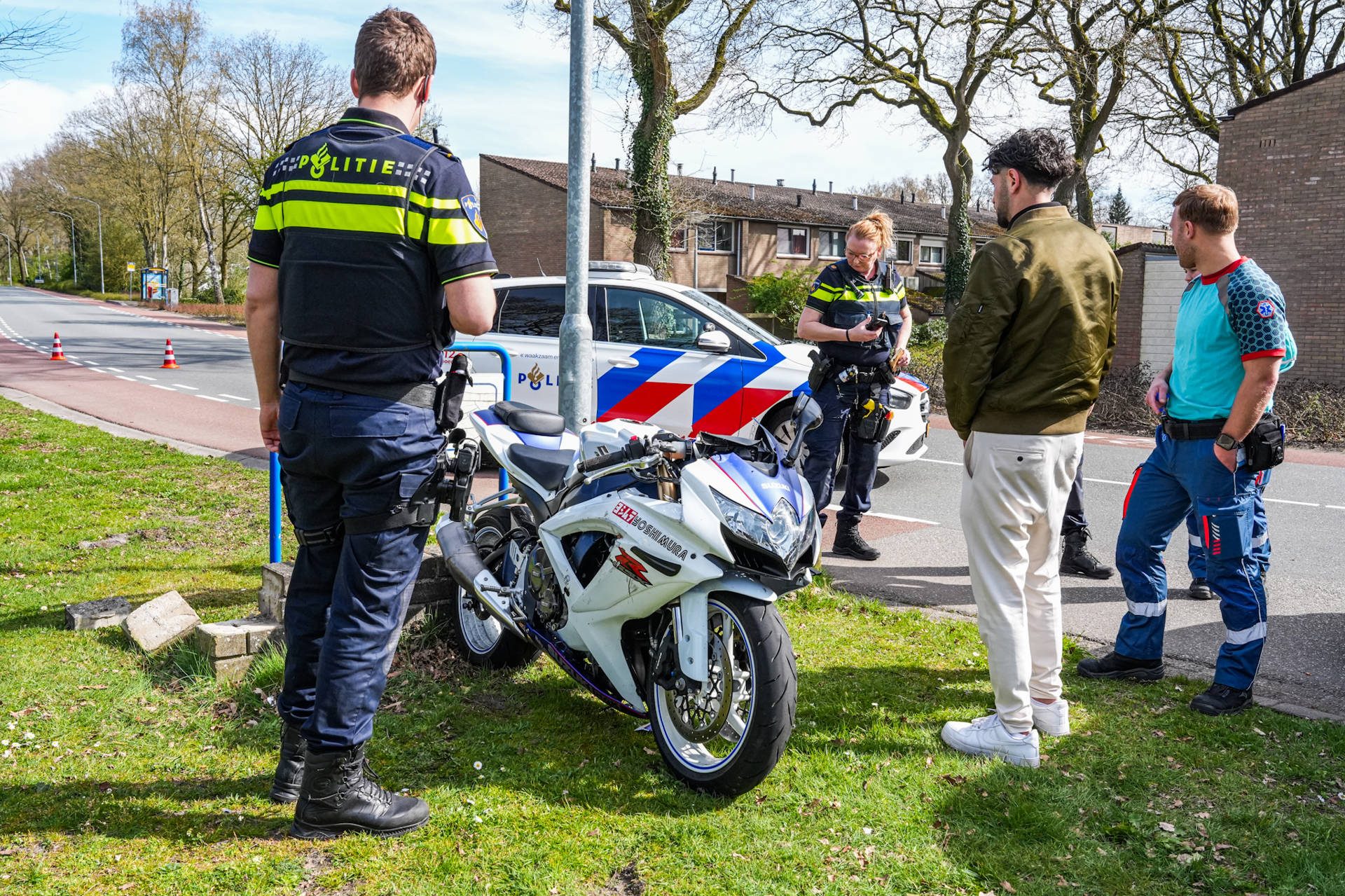 Motorrijder maakt schuiver en raakt gewond