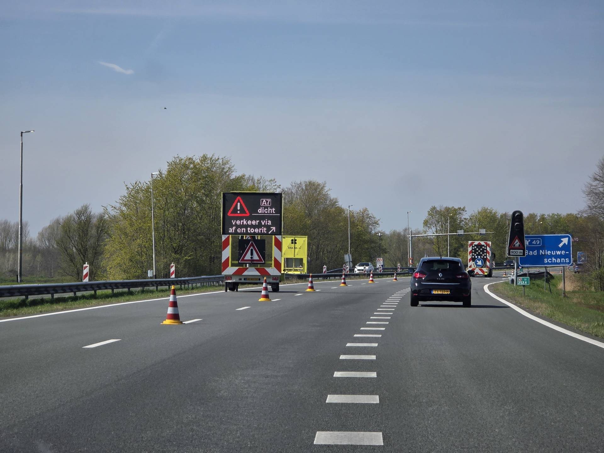 Snelweg brug afgesloten na schade, verkeer omgeleid en vertraging verwacht
