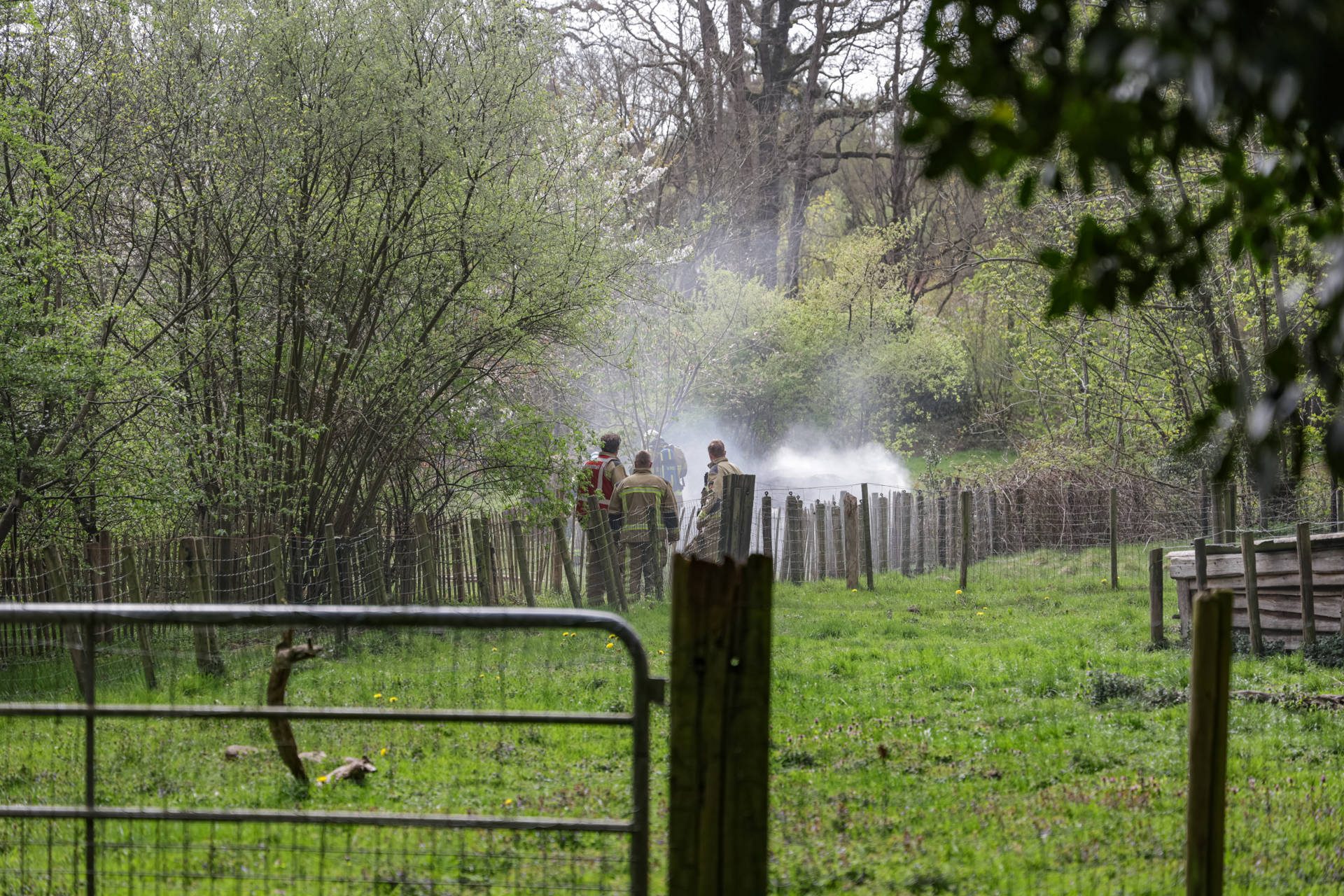 Brandweer rukt uit voor smeulende bult tuinafval
