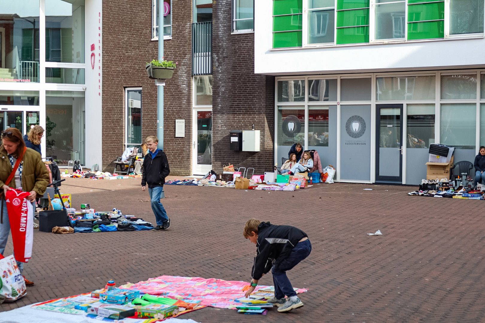 Kleedjesmarkt Kloosterveste komt op gang in Assen