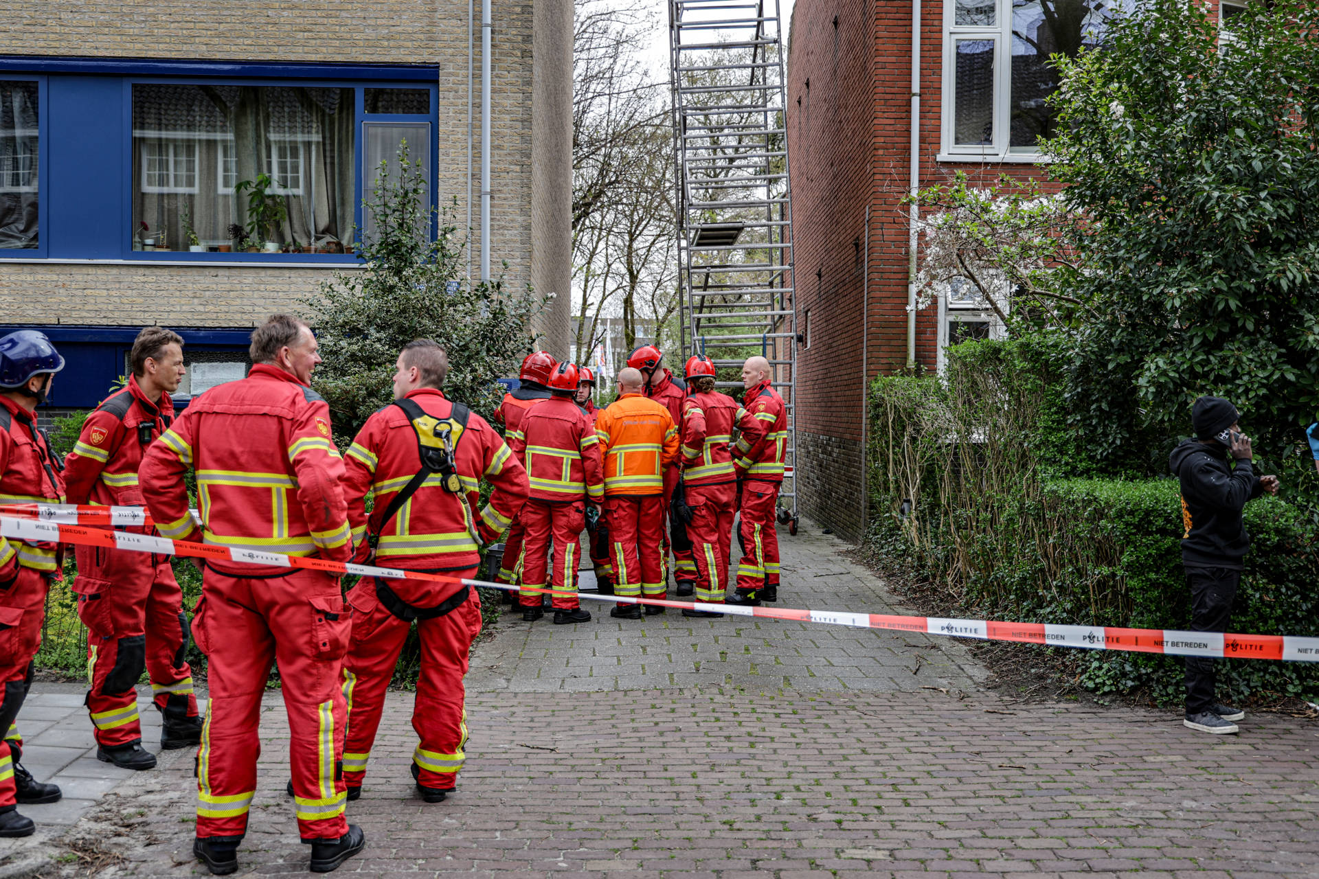 Persoon valt van steiger, hulpdiensten massaal ingezet