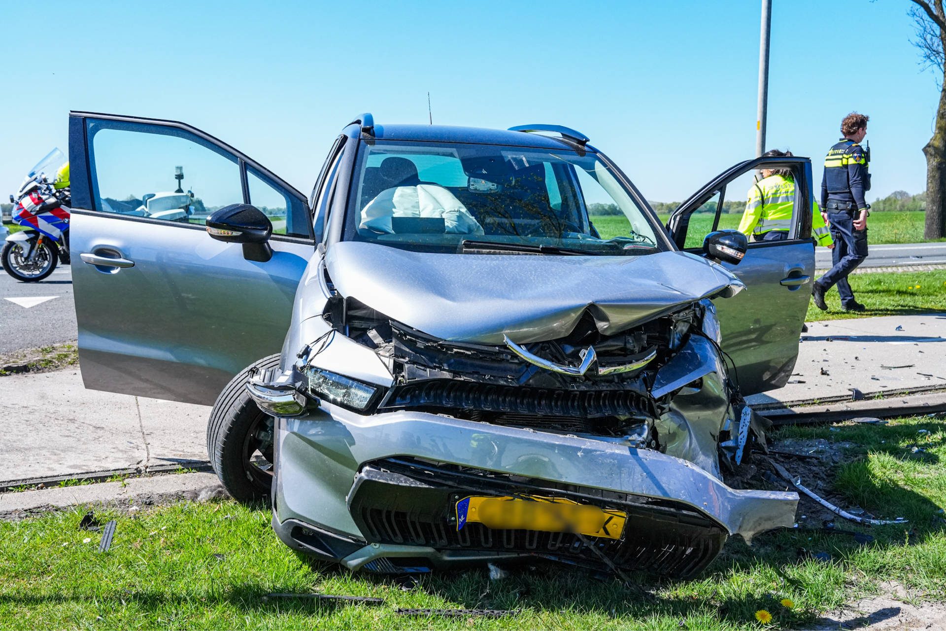 Man en vrouw raken gewond bij ongeval op kruising