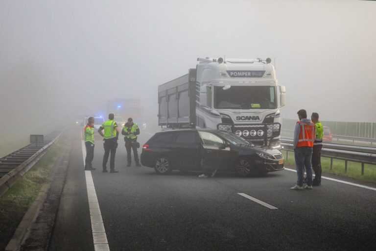 Dichte mist veroorzaakt meerdere ongevallen en grote verkeershinder