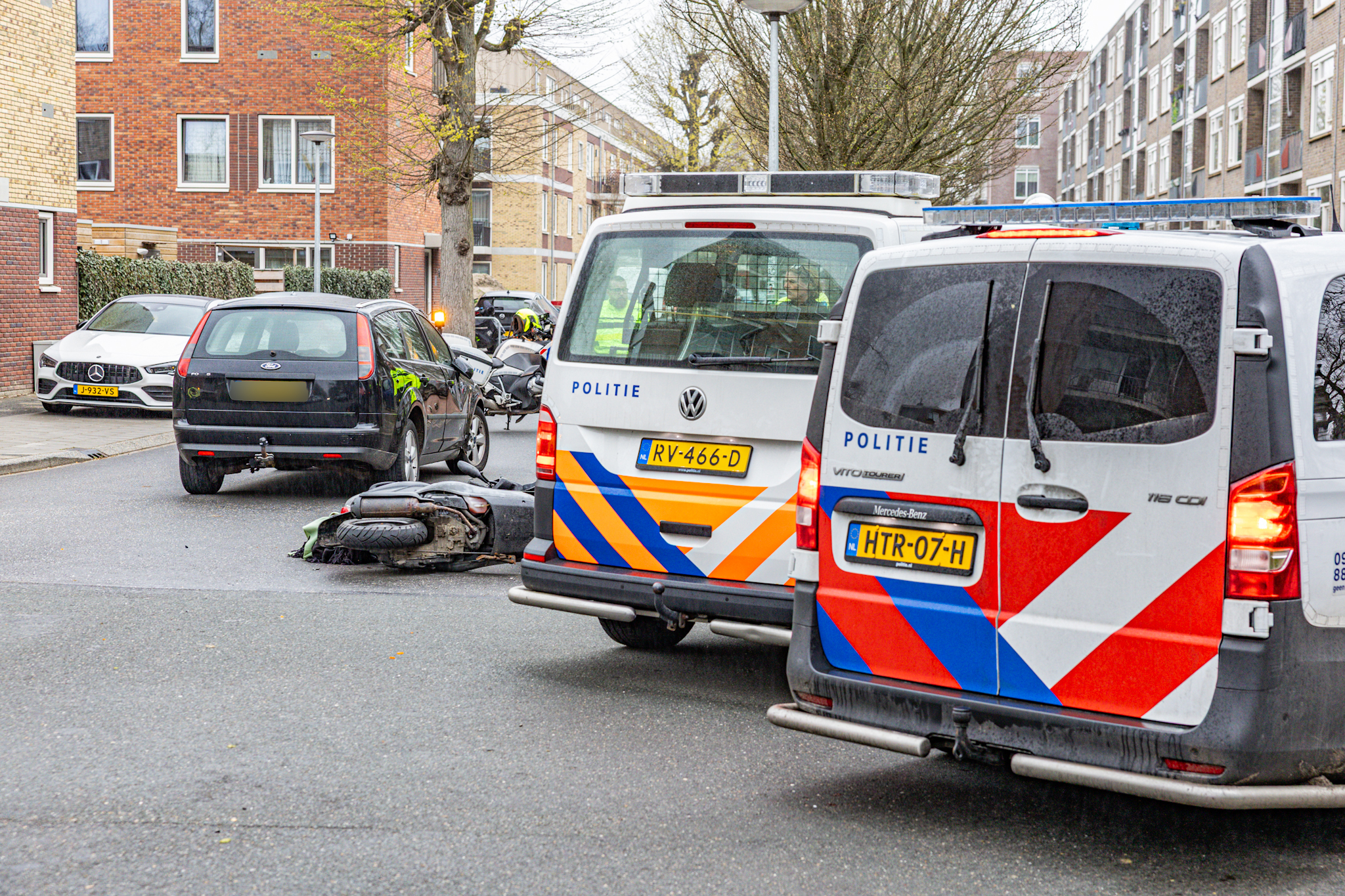 Scooterrijder gewond na botsing door vermoedelijke voorrangsfout