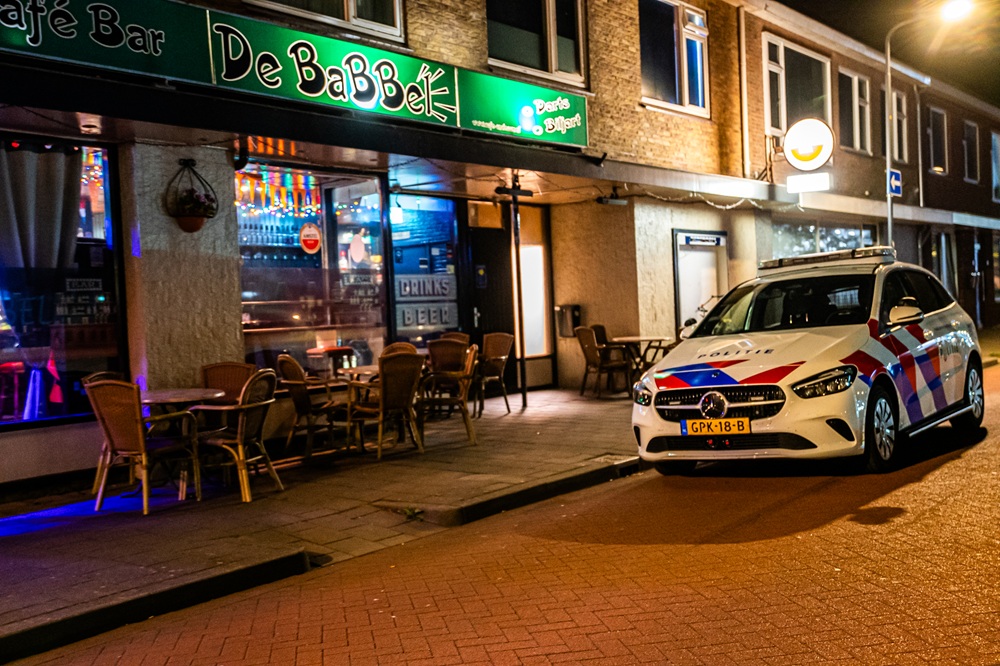 Politie lost waarschuwingsschoten na incident bij kroeg