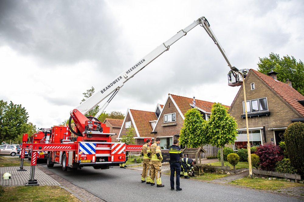 Schoorsteenbrand bij woning snel onder controle